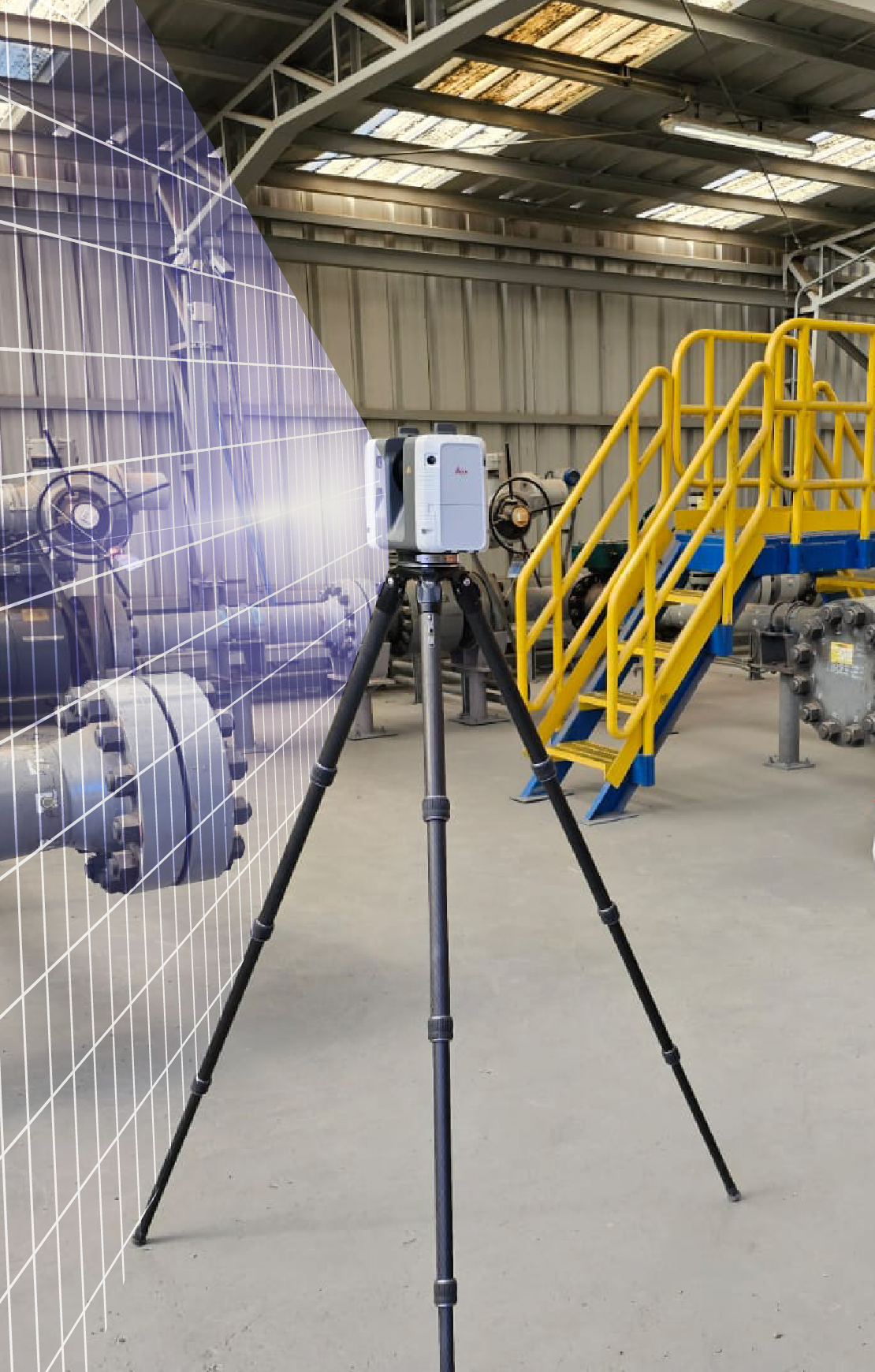 Equipo escaner 3D sobre un trípode capturando el entorno de una sala de máquinas